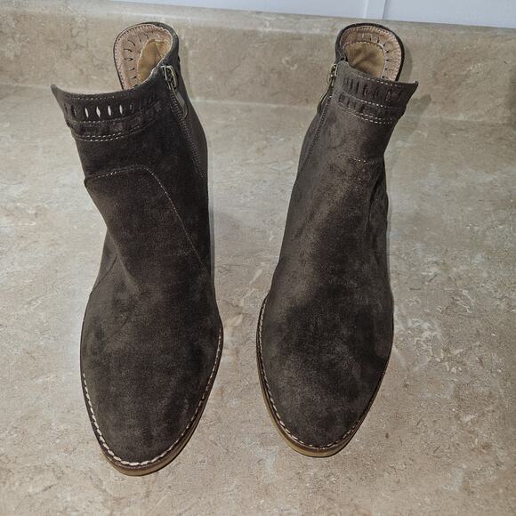 Boutique By CORKYS Booties womens SZ 8 Suede Cutout Ankle Boot Festival Fair - Picture 3 of 11